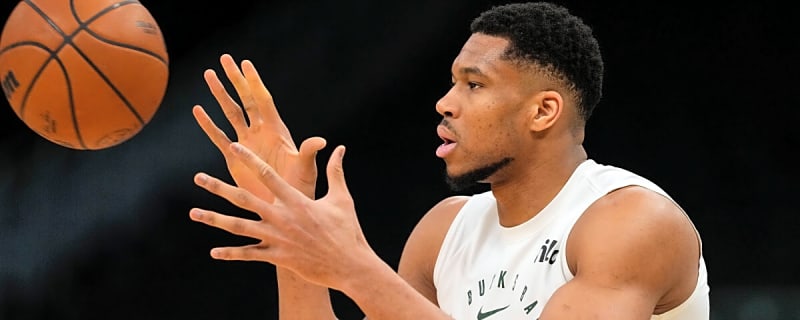 Bucks Dealt Concerning News on Giannis Antetokounmpo Ahead of NBA Free Agency