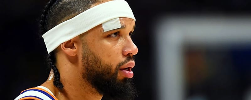 Dillon Brooks Delivers Locker Room Message After Technical Foul in Street Clothes vs Warriors