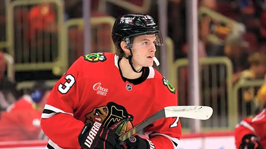 Chicago Blackhawks reportedly exploring trade options for Lukas Reichel