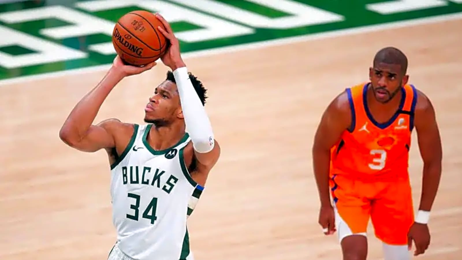 Milwaukee Bucks Reportedly Interested in Chris Paul – Would the Veteran Point Guard Consider Teaming Up With Giannis Antetokounmpo?
