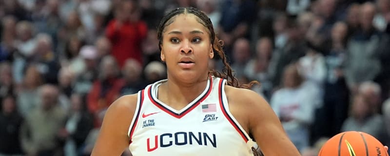 UConn's Strong outduels Hidalgo in Elite Eight win over Notre Dame