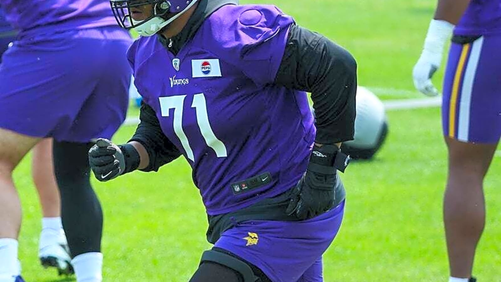Vikings LT Christian Darrisaw (ACL, MCL) cleared for camp