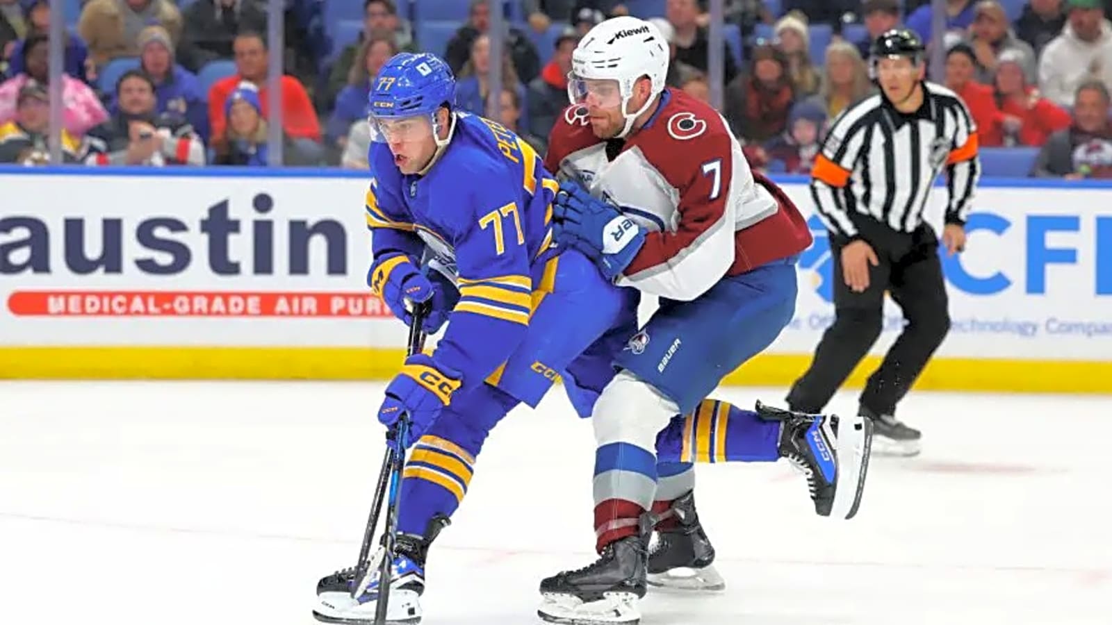 Chicago Blackhawks ‘squarely’ in mix to pull off trade for JJ Peterka: Report