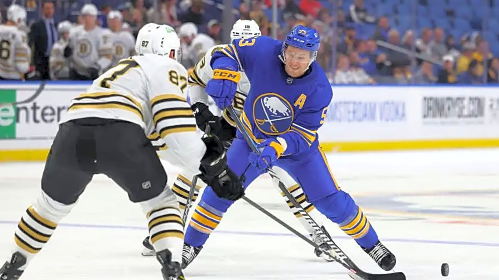 Chicago Blackhawks pull off pre-draft trade, give up defenseman