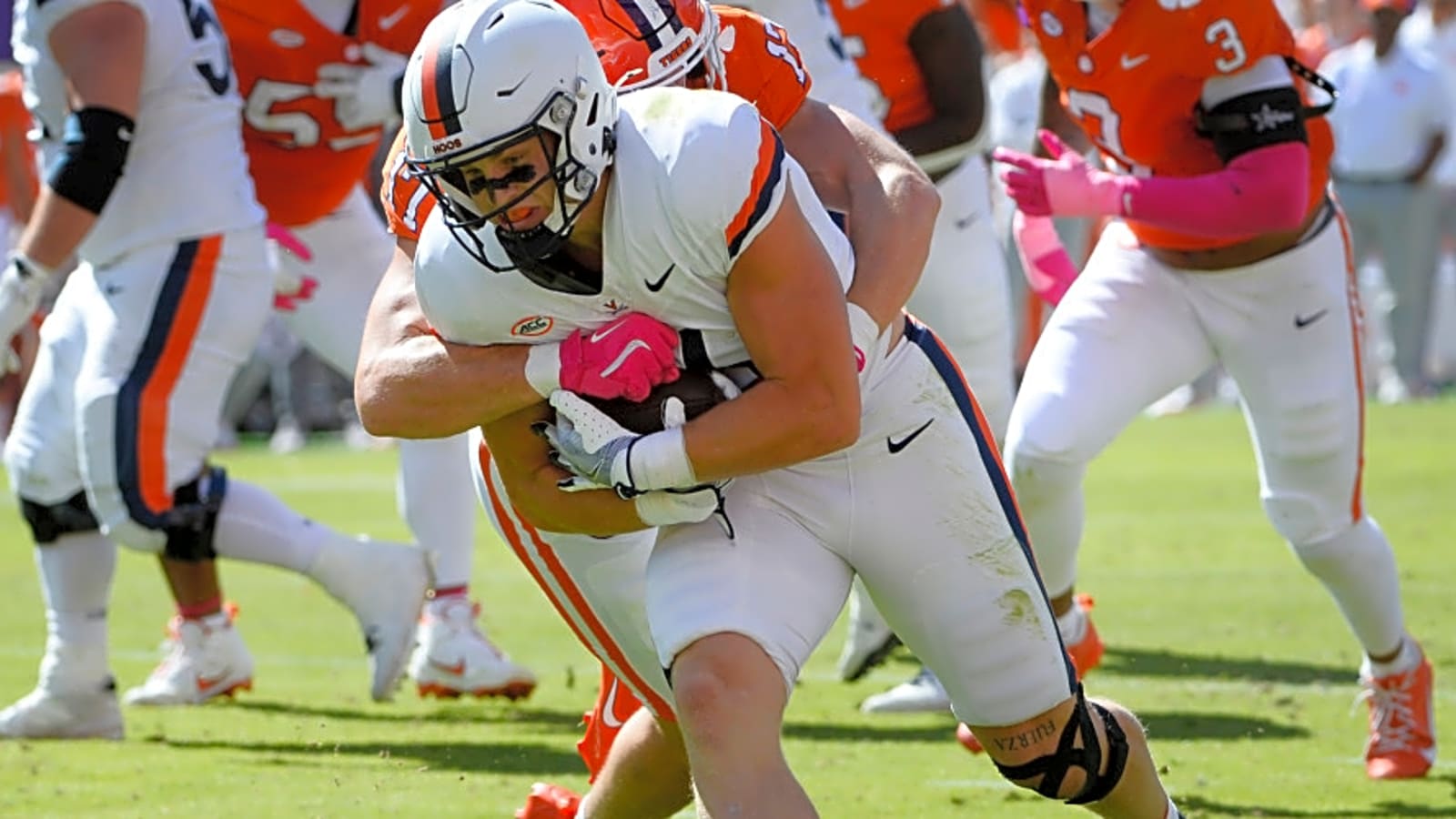 Dallas Cowboys undrafted rookie is already gaining an advantage over teammate thanks to unique opportunity