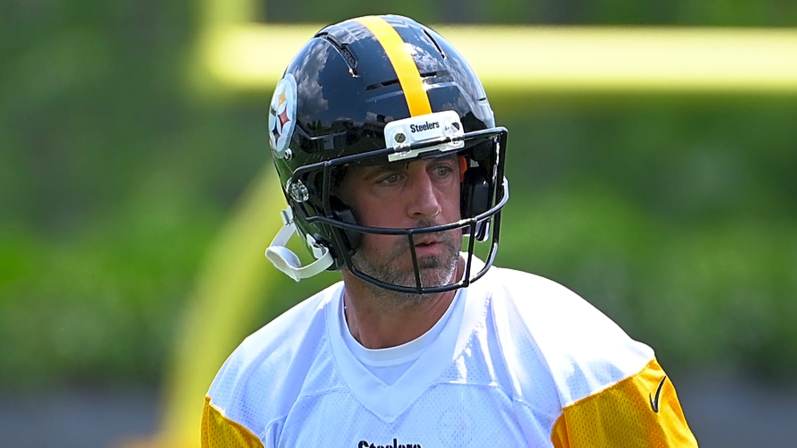 Steelers DT addresses locker room's reaction to signing of Rodgers