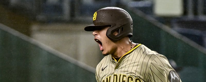 Padres' bats come alive in eighth to steal win over Yankees