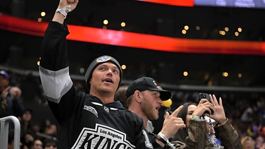 Alex Call ‘Soaking In’ World Series Celebration With Dodgers Fans