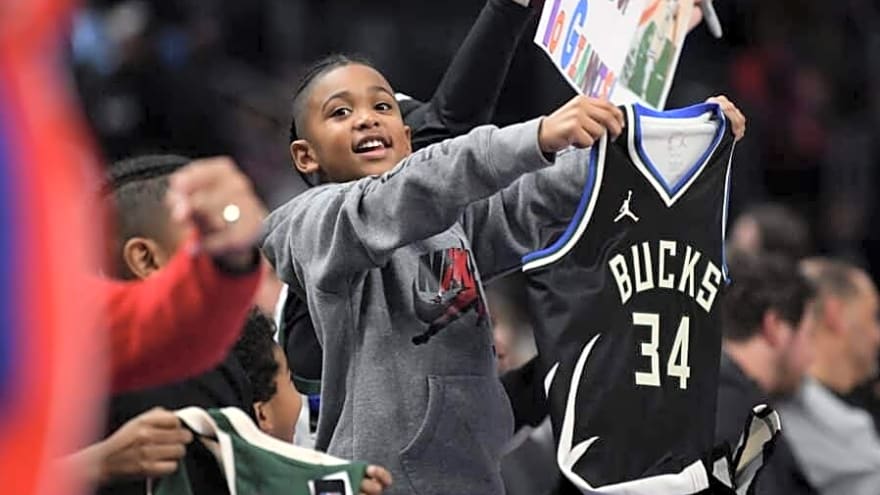 Bucks star Giannis Antetokounmpo and wife Mariah make Christmas special for Milwaukee foster children