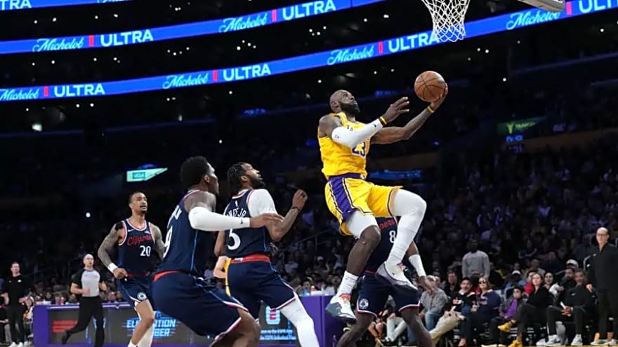 'He Fought Through a Lot Today' – Los Angeles Lakers Coach Drops Truth Bomb on LeBron James’ Pedestrian Outing Vs. Los Angeles Clippers