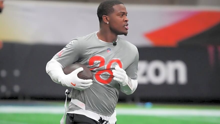 Dallas Cowboys Emerge as Potential Trade Destination for Running Back De’Von Achane