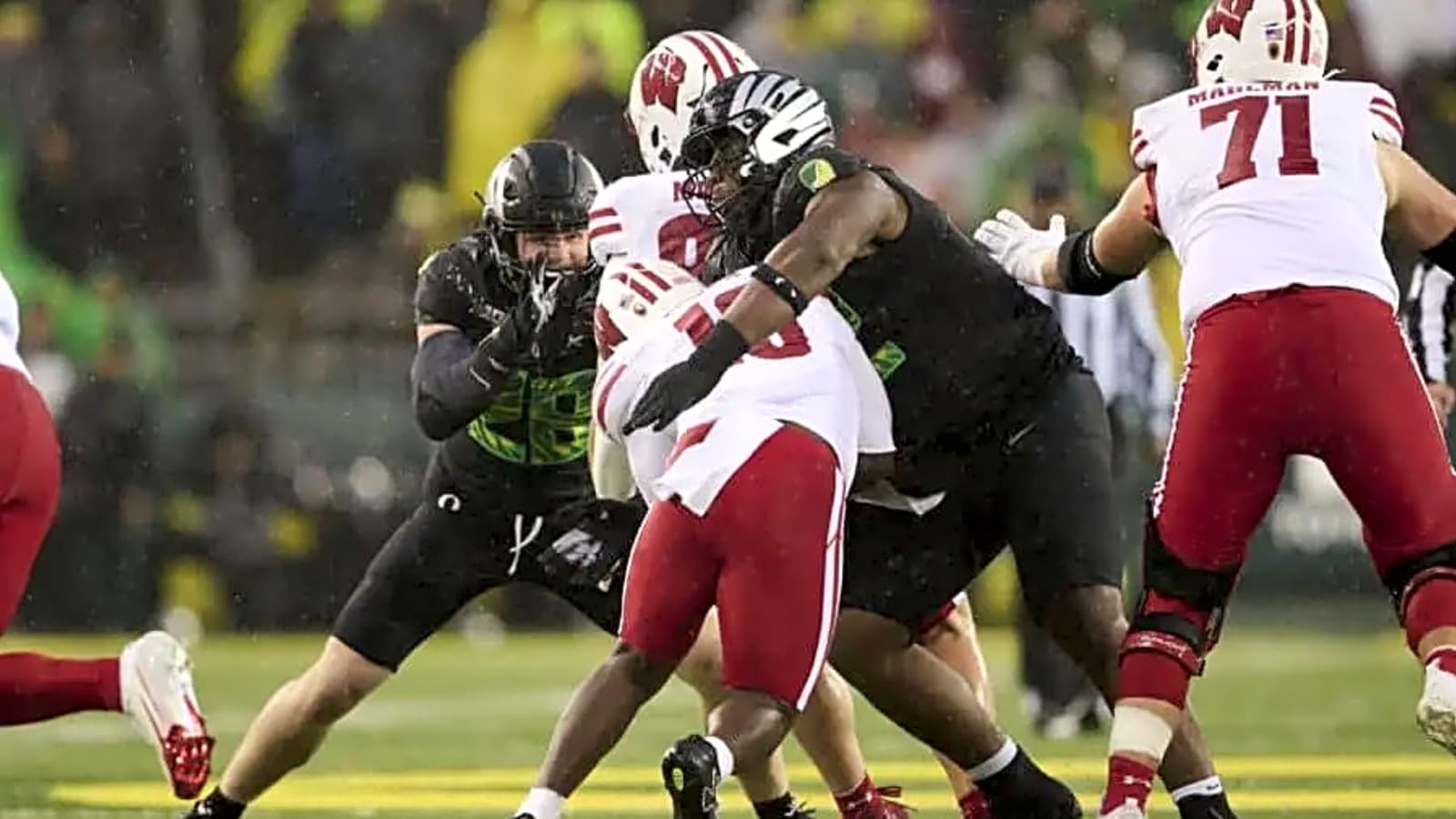 Strong New Wisconsin Badgers’ RB option emerges during 21-7 loss to Oregon