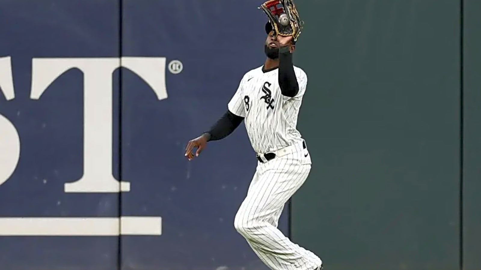 Chicago White Sox add eye-opening bonus to Luis Robert Jr trade plans