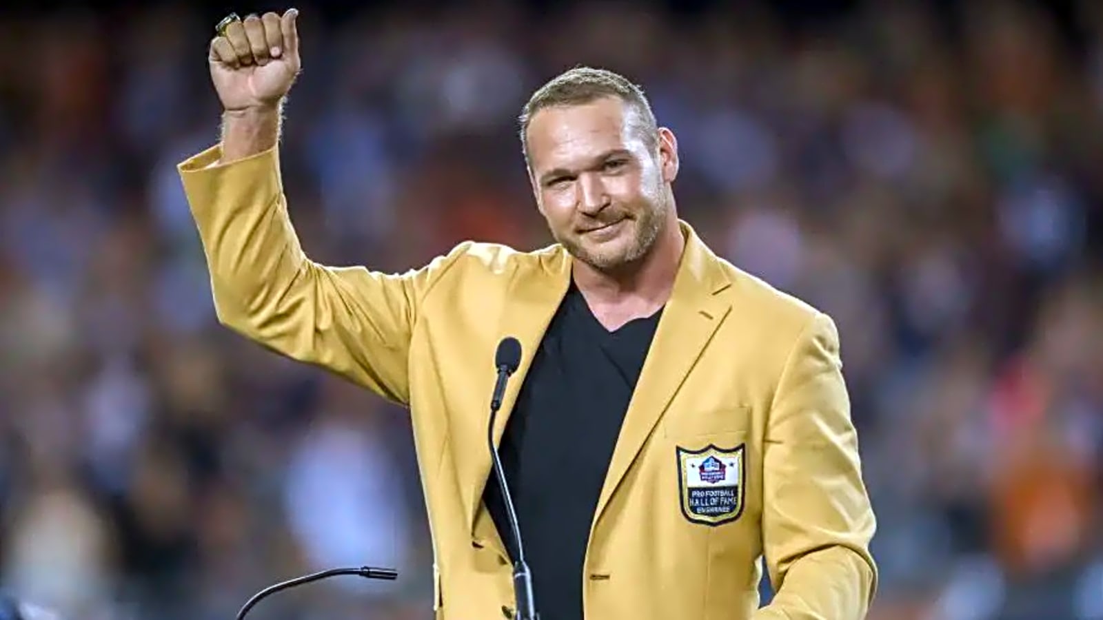 Chicago Bears legend Brian Urlacher makes controversial comment on Aaron Rodgers