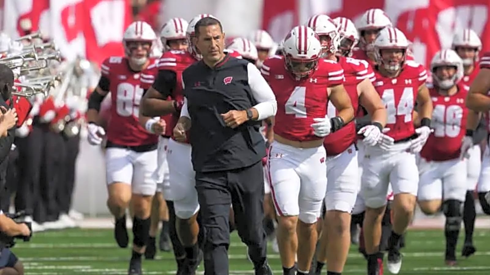 Badgers’ 2026 DL Commitment Earns Offer From Key Big 12 Program