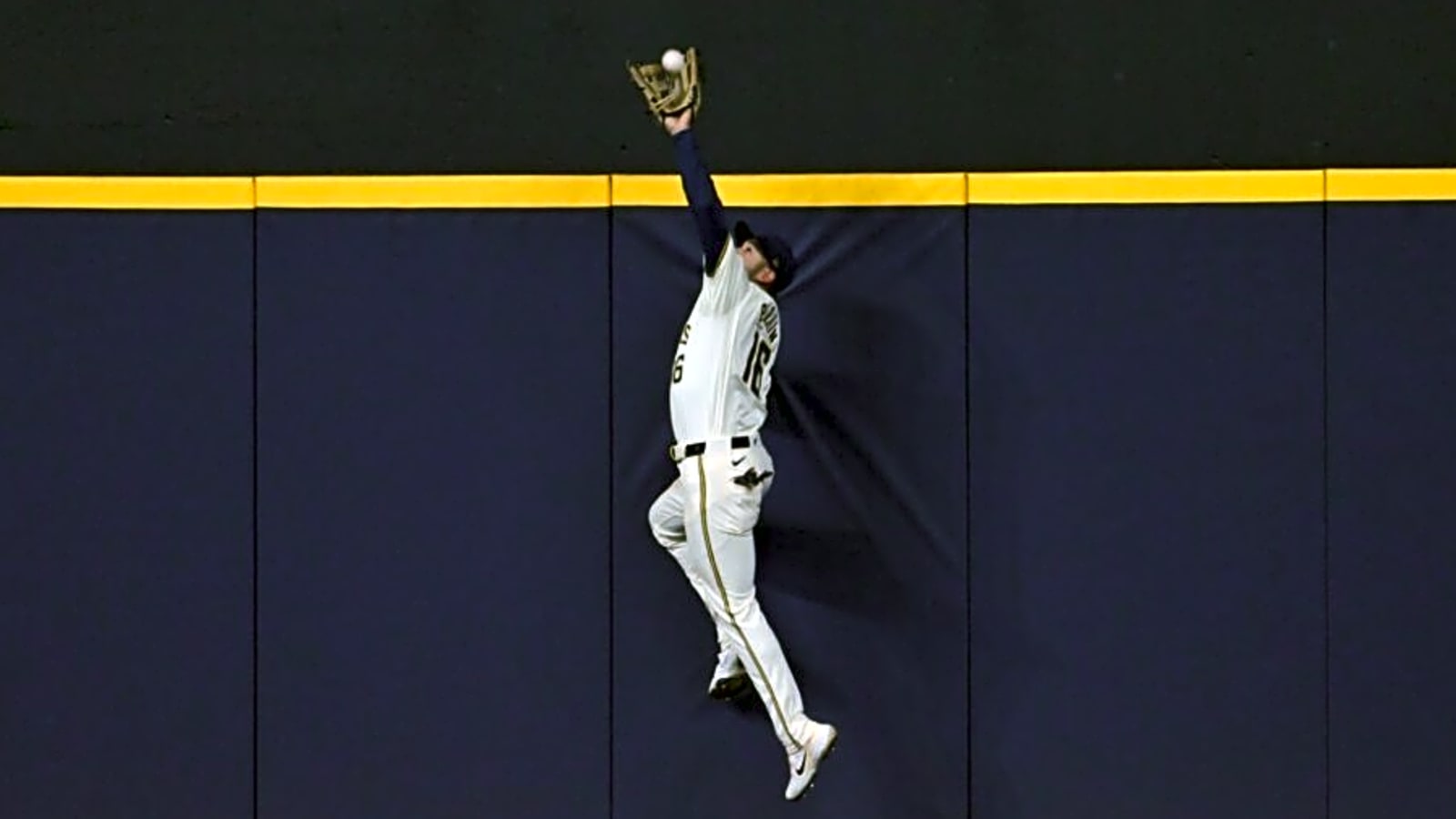 Milwaukee Brewers: Recently called up OF listed as surprise trade candidate
