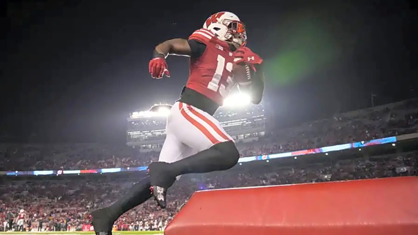 Wisconsin Badgers: Big Ten Rival Renews Pursuit of 2026 TE Commitment