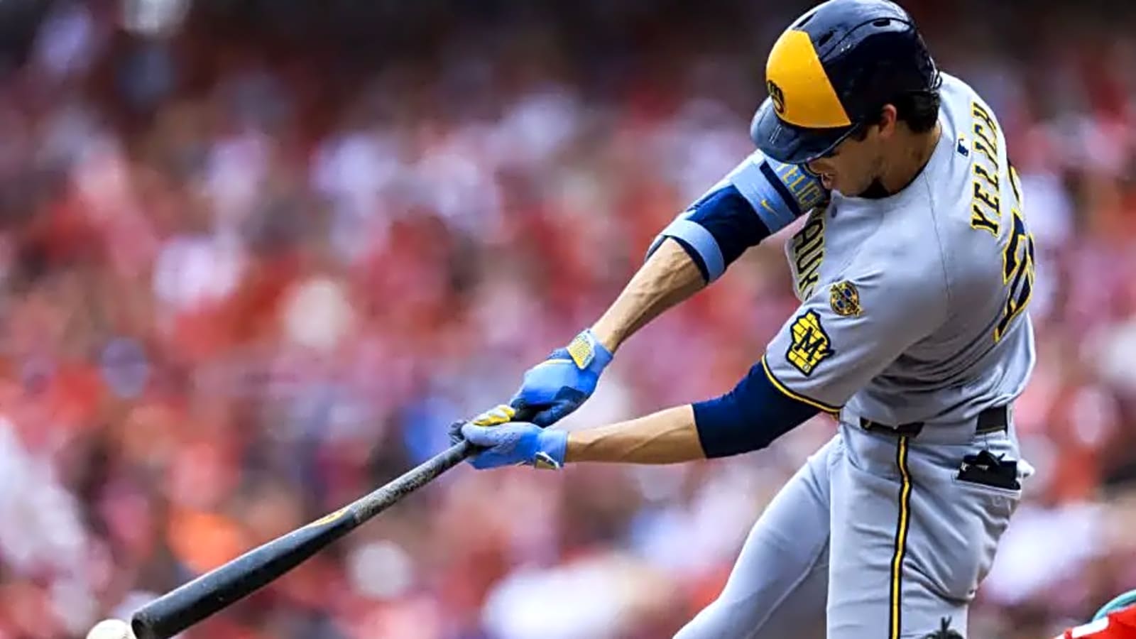 Christian Yelich rallies Brewers after Reds snap record-breaking streak