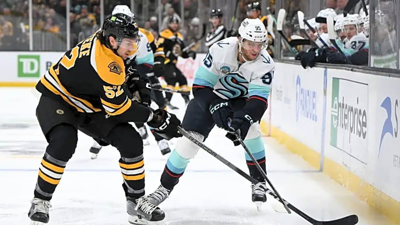 Chicago Blackhawks trade for $27.5 million wing, 2X Stanley Cup champion