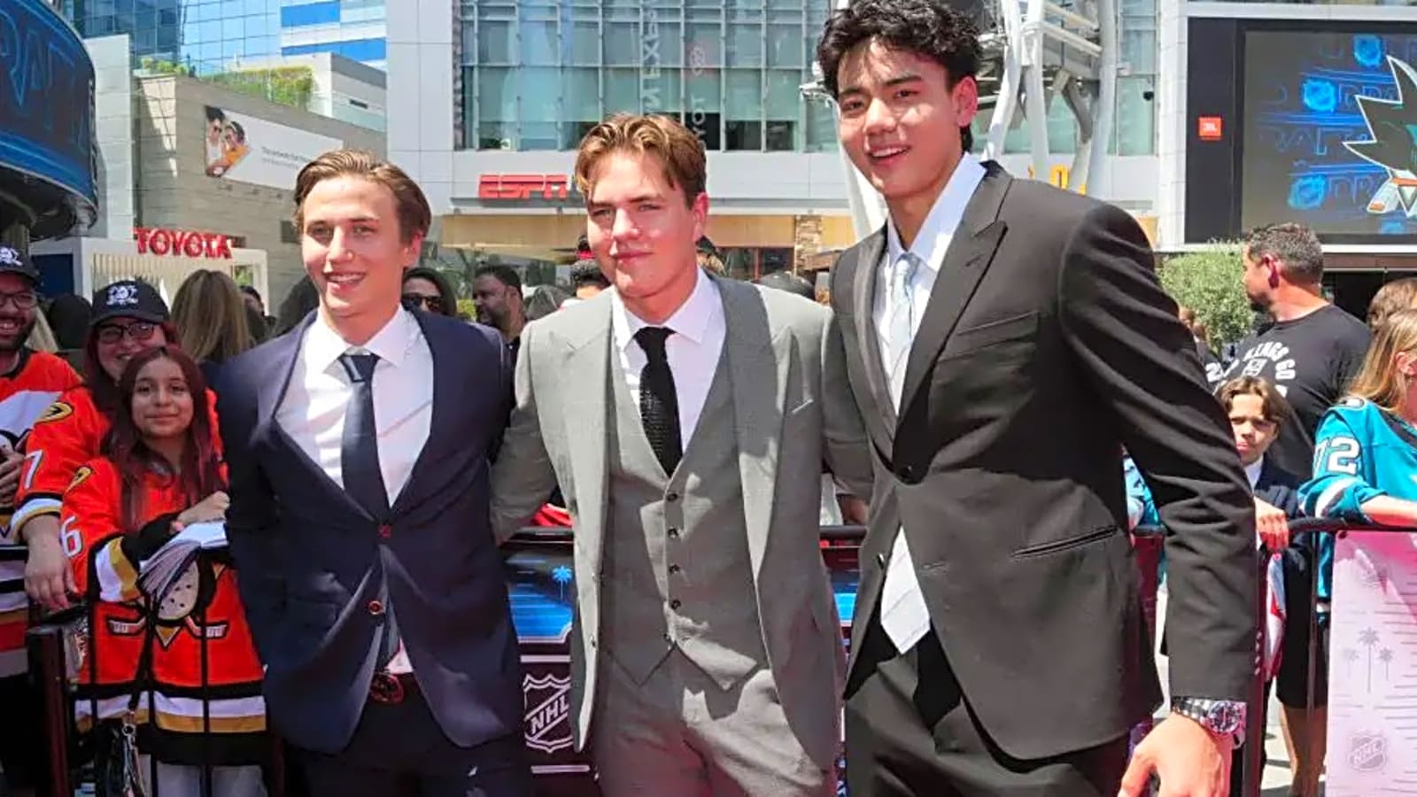 Anton Frondell discusses surreal Chicago Blackhawks arrival