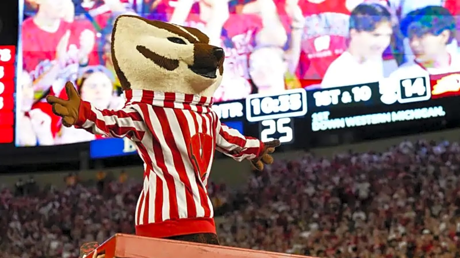 Wisconsin Football Staff Aiming to Flip Impressive 2026 Cincinnati Commitment