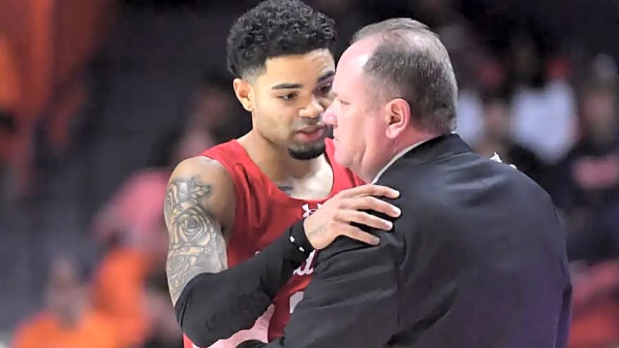 Wisconsin Badgers preparing to battle tough Iowa Hawkeyes defense