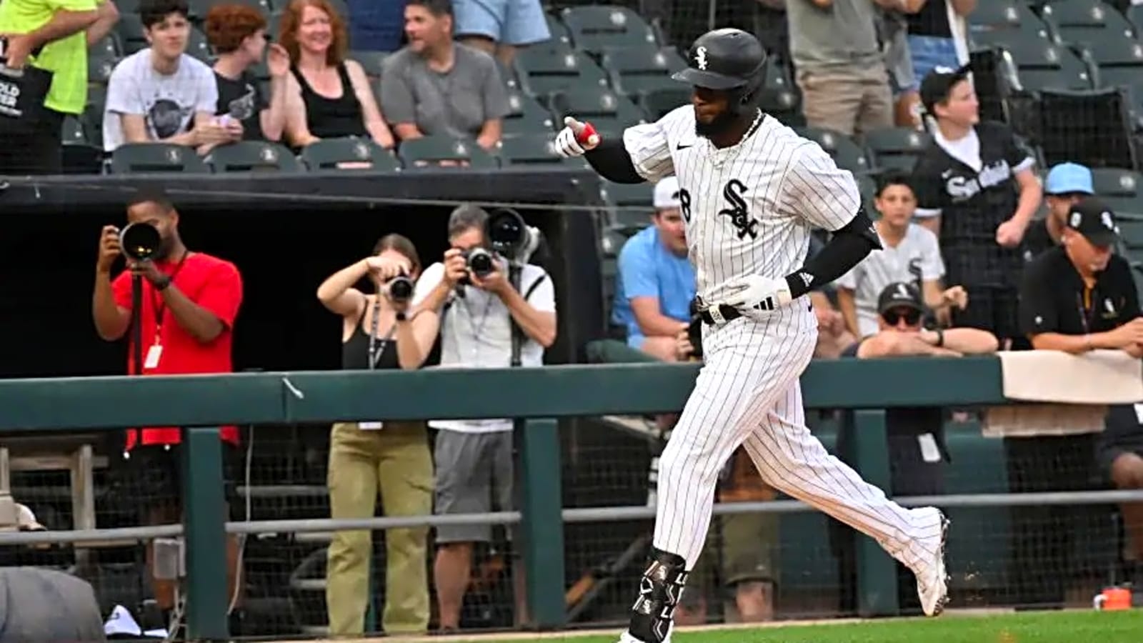 Chicago White Sox’s Luis Robert Jr dealt scathing message amid trade buzz