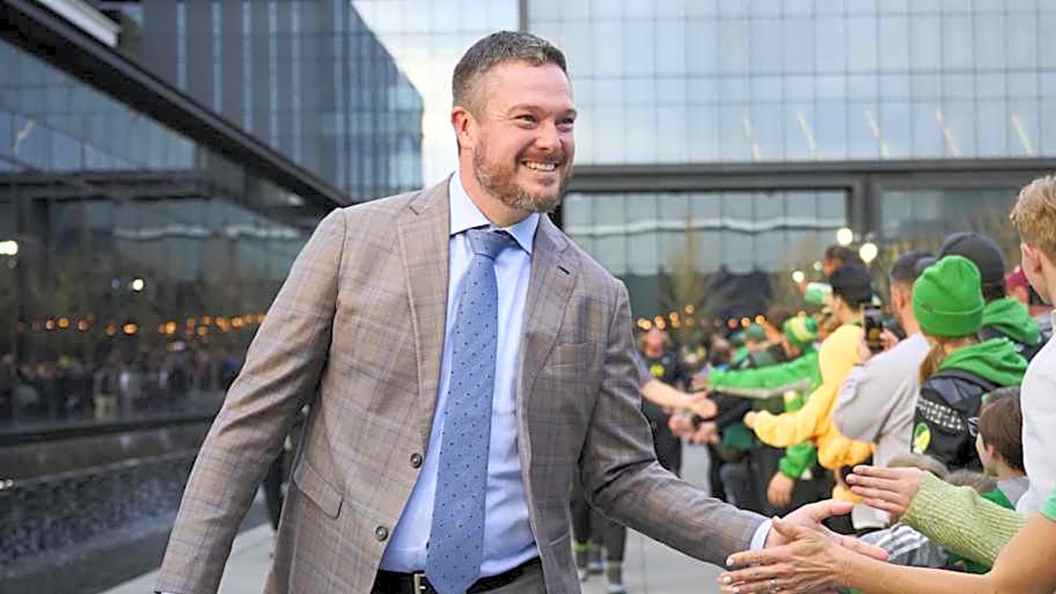 Image for Oregon, Indiana Reveal Honorary Captains For High Stakes Peach Bowl