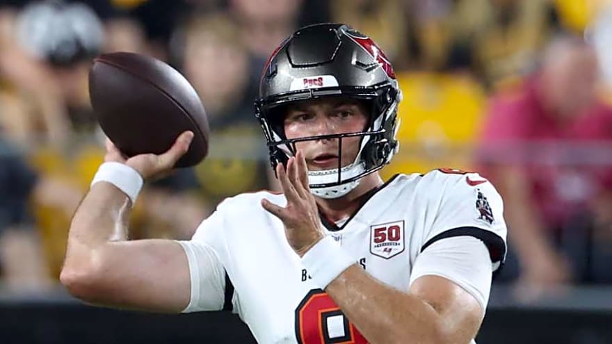 Buccaneers sign quarterback to active roster ahead of Cardinals game