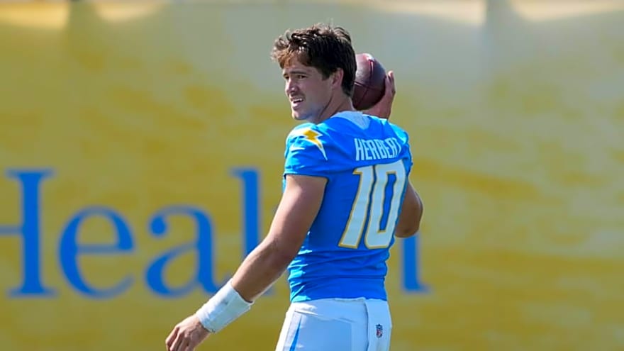 Chargers QB Justin Herbert loves new red contact lenses at training camp