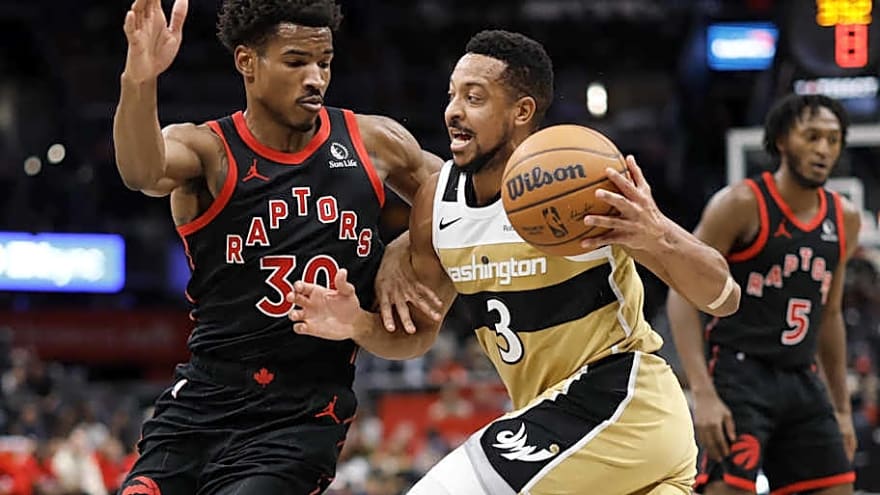 Wizards Gift Fans with Win Over Raptors for the Holidays