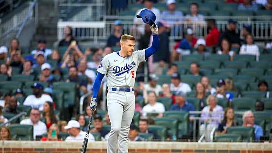 Braves Fans Give Dodgers 1B Freddie Freeman Warm Welcome at All-Star Game Red Carpet