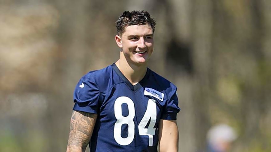 Bears&#39; Colston Loveland goes viral for rookie different kind of &#39;performance&#39;
