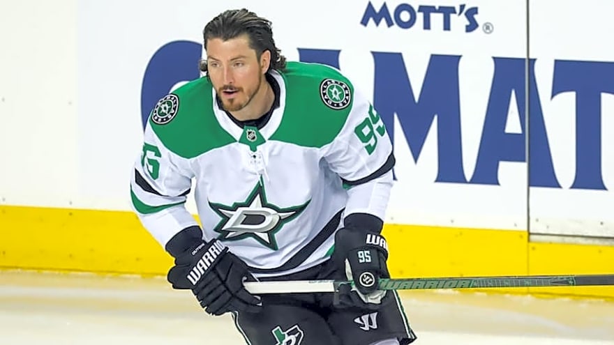 Stars Sign Veteran Forward to Huge Extension