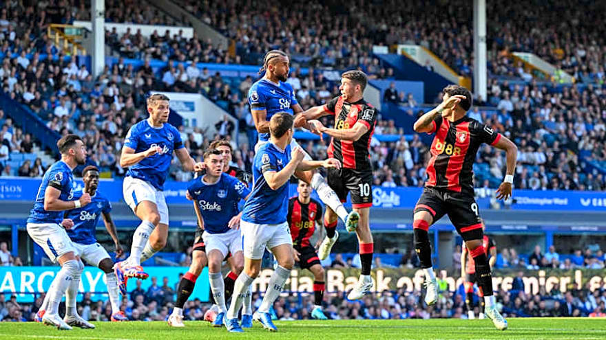 Sunderland and Leeds United Clash Again in Striker Transfer Race, Celtic Join the Chase