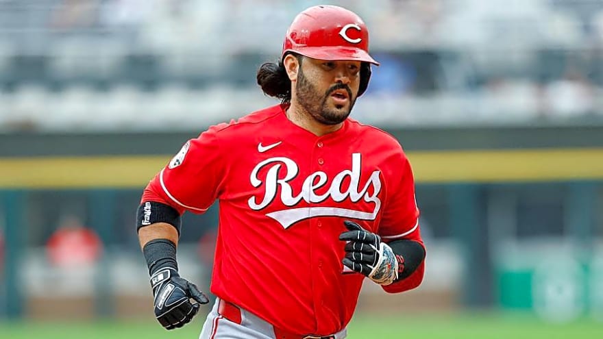 Pros and Cons of Phillies Pursuing Eugenio Suarez