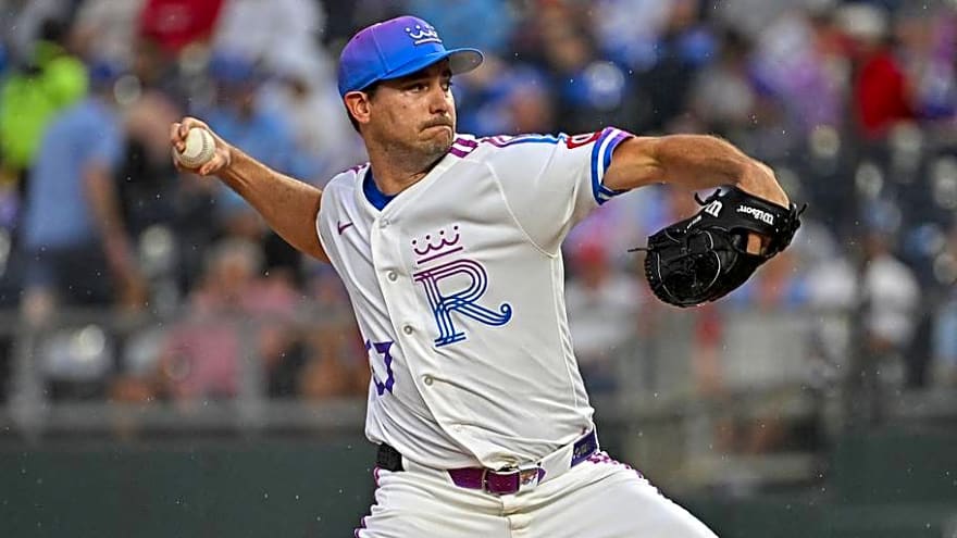 Padres Should Trade for Royals Pitcher Ahead of Deadline — Even With $46 Million Contract