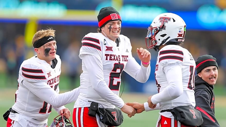 College Football Insider Links Top QB to Texas Tech in the Transfer Portal