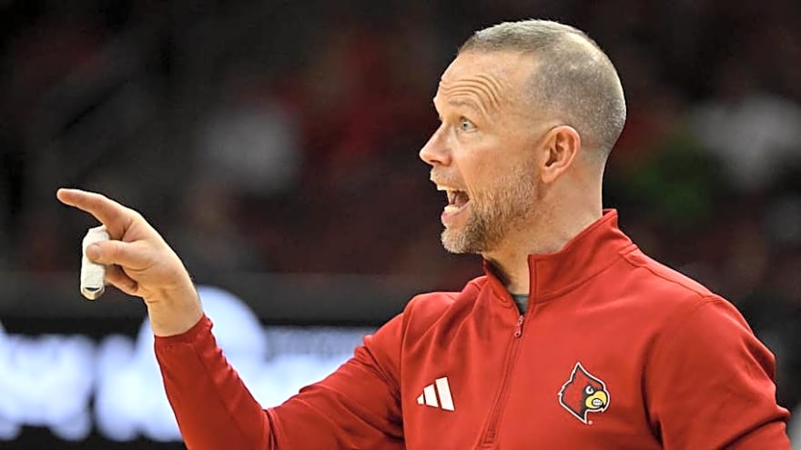 Pat Kelsey Calls Louisville&#39;s Performance vs. Arkansas &#39;Unacceptable&#39;