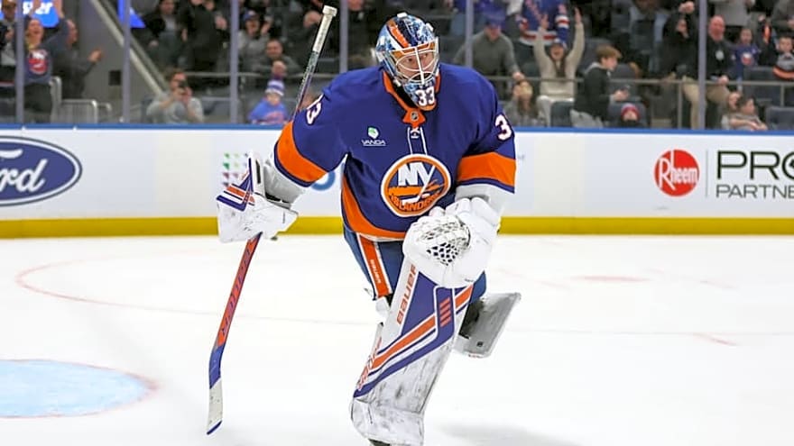 Special Guest Rocks National Anthem at Islanders Game