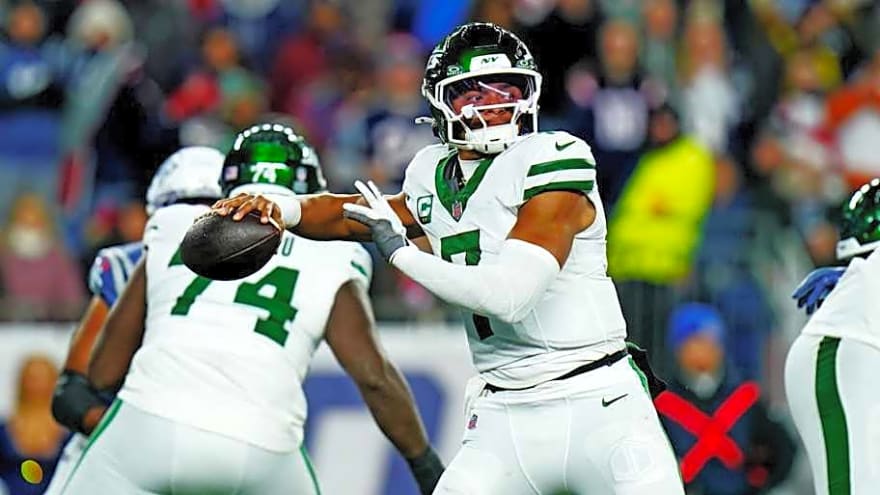 Why Jets Reportedly Benched Justin Fields Right Now