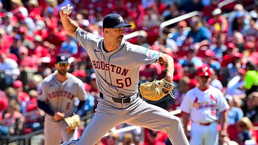 Veteran Astros Pitcher Elects Free Agency Heading Into 2026 Offseason