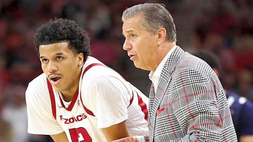 Razorbacks&#39; Calipari uses old tape to get struggling big man going