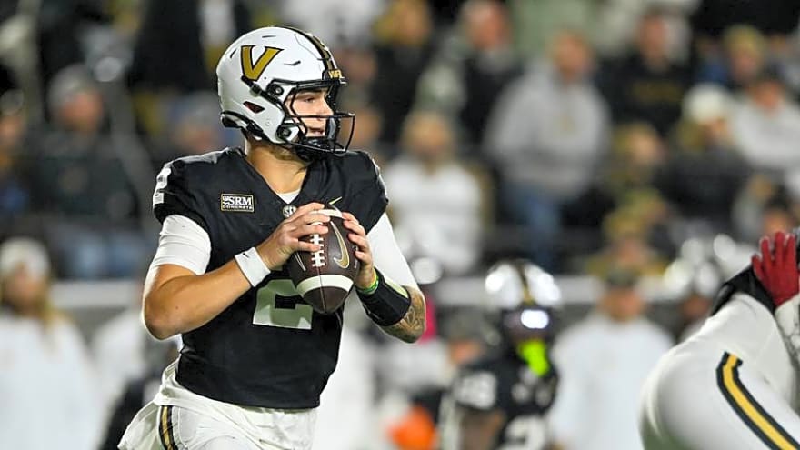 Could Jared Curtis Start to Look Like a Veteran More Consistently? Vanderbilt Football Appears to Think So.