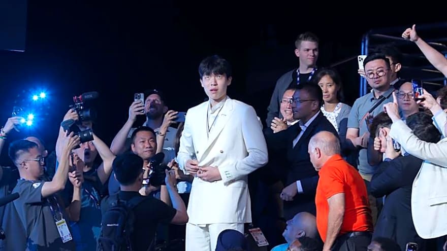NBA World Reacts To Yang Hansen&#39;s Performance In Trail Blazers-Warriors Game