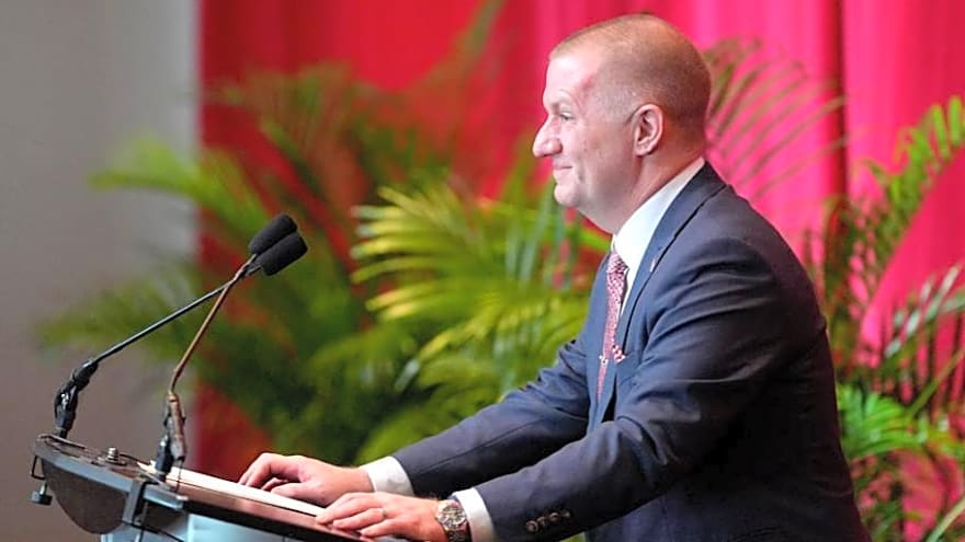 Oklahoma AD Roger Denny Ready to 'Dig in' and 'Figure Out' How to Get Men's Basketball Rolling Again