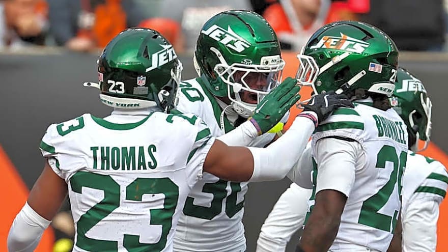 Jets Rookie Azareye&#39;h Thomas Exits After Suffering Concussion