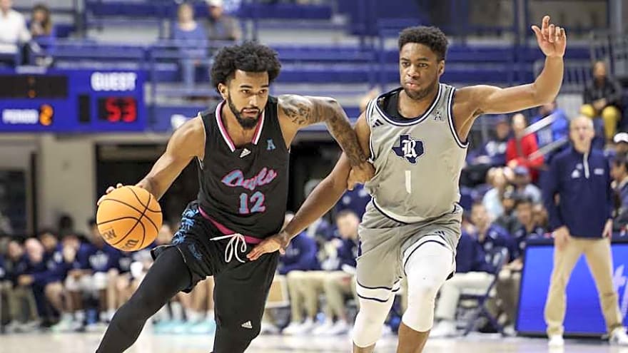 Kansas Basketball Guard Makes Late Offseason Transfer Portal Entry