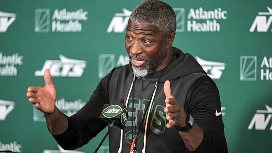 Message Sent: How Aaron Glenn Is Avoiding One Mistake That Hurt the Jets Last Season