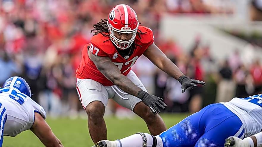 Georgia Bulldogs Defensive Lineman Enters NCAA Transfer Portal Following 2025 Season